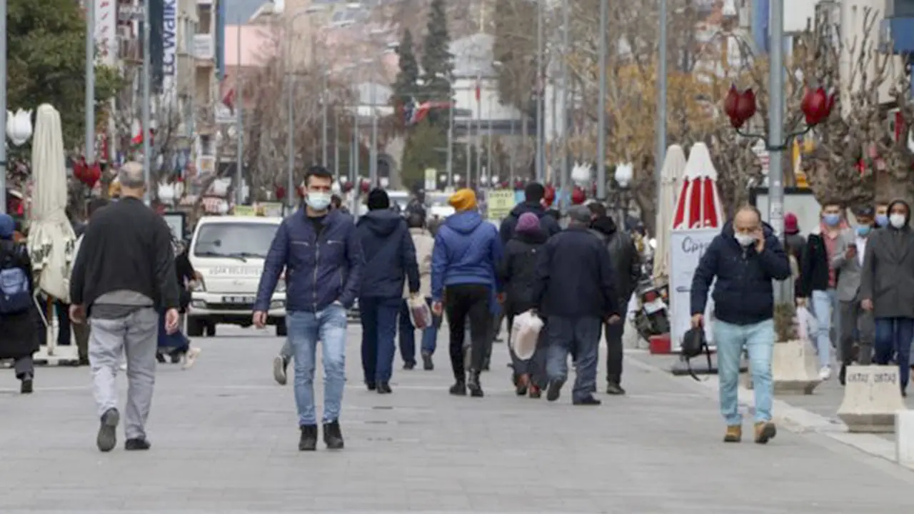 Uşak Nüfusu Giderek Artıyor 377 bin 1 kişi Olduk
