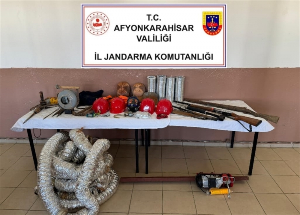 Afyonkarahisar'da kaçak kazı yapan 2 şüpheli yakalandı