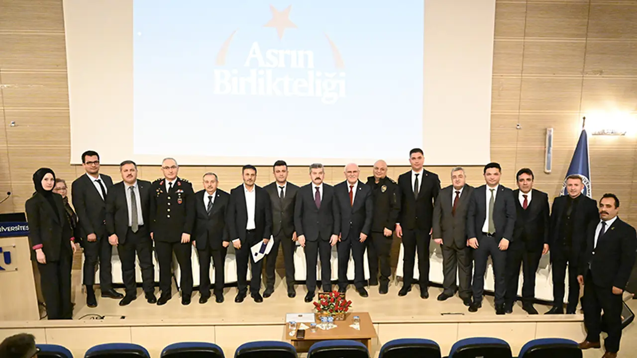 Üniversitede Deprem Konuşuldu
