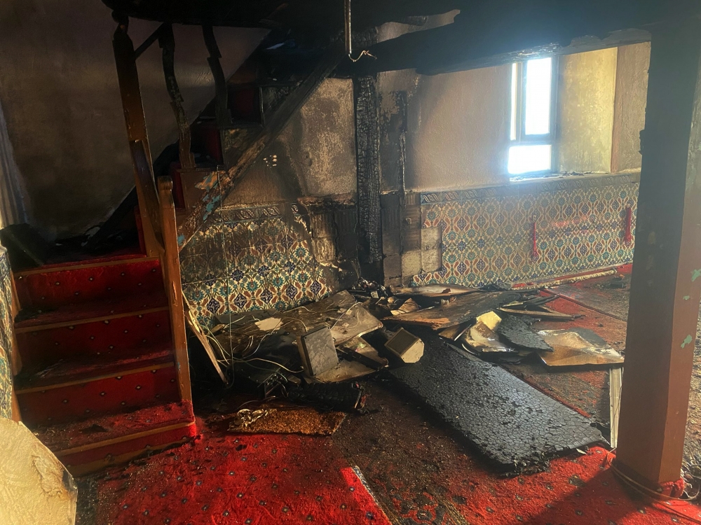 Kütahya'da ahşap camide çıkan yangın söndürüldü