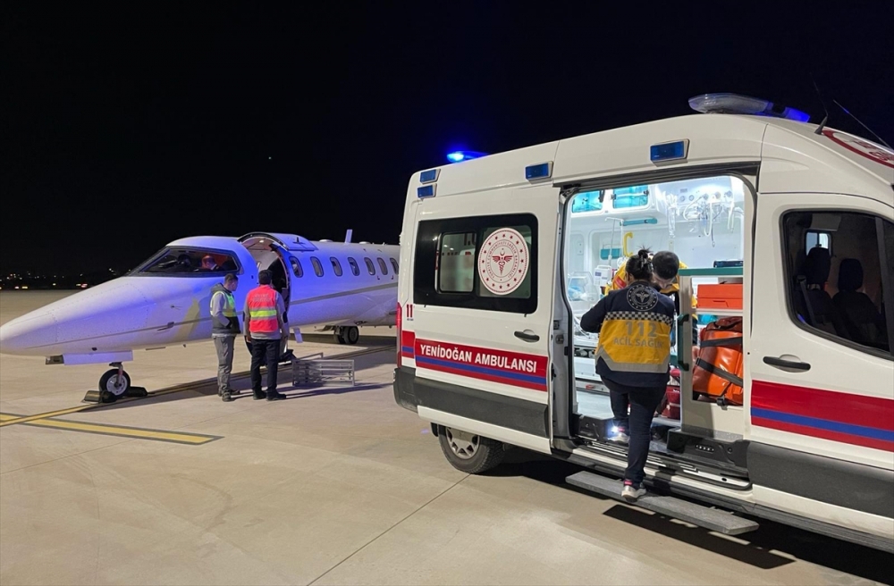 Aydın'da iki hasta ambulans uçakla hastaneye ulaştırıldı