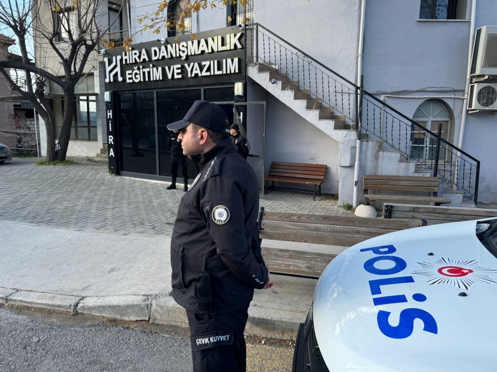 İzmir'de nitelikli dolandırıcılıktan 30 kişi gözaltına alındı
