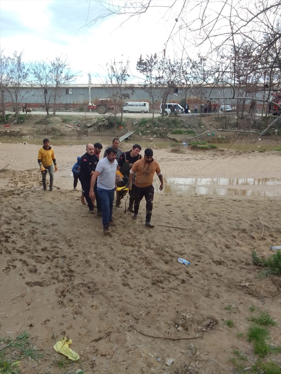 Aydın'da dereye düşen alkollü kişi itfaiye tarafından kurtarıldı