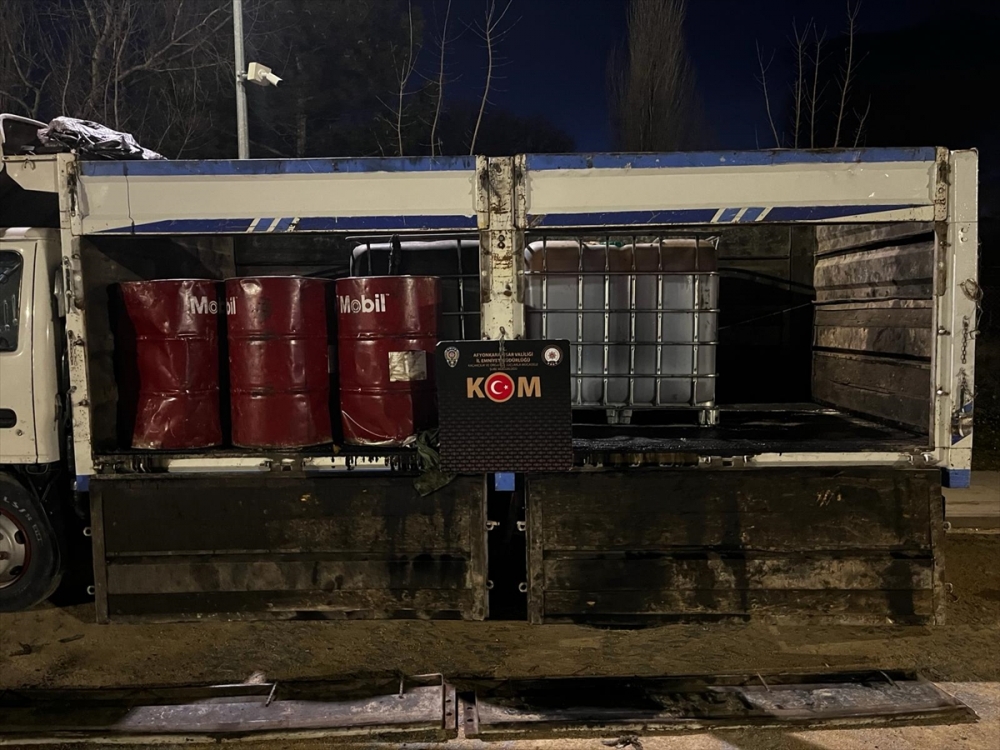 Afyonkarahisar'da 3 bin 350 litre karışımlı akaryakıt ele geçirdi,