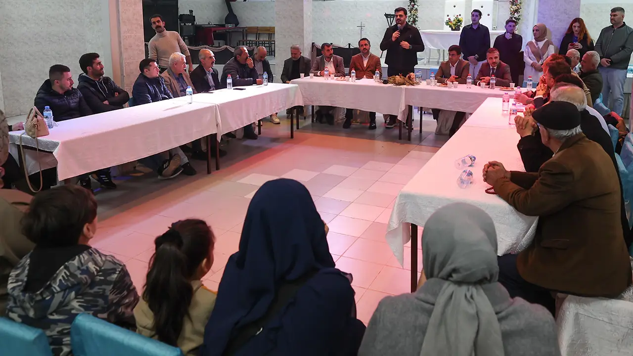 AK Parti'li İnan, İzmir'de Banazlılar Derneğini ziyaret etti