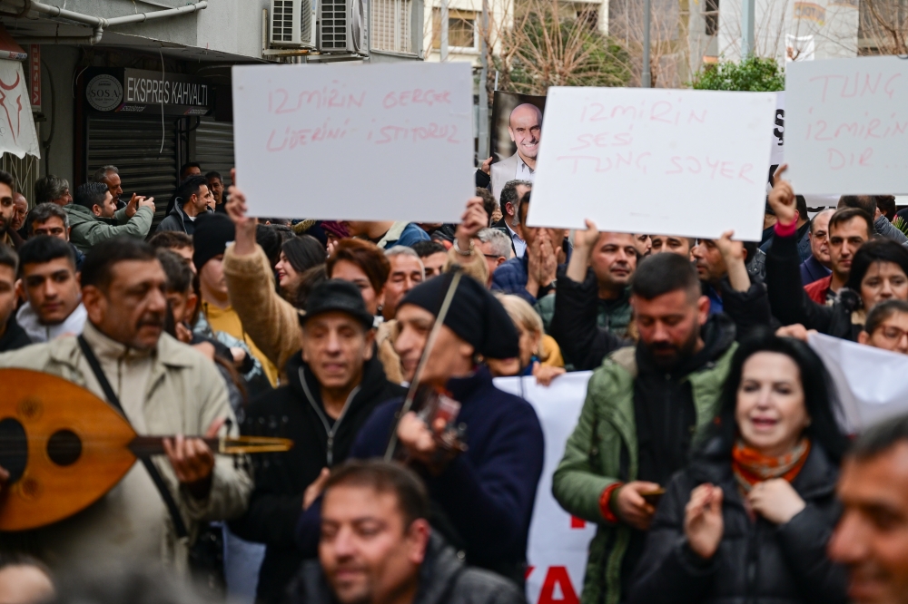 İzmir'de Tunç Soyer'in aday gösterilmemesine tepki