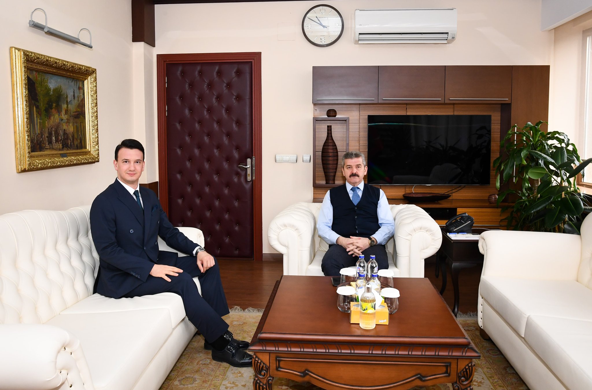 Uşak’ın En Genç Vali Yardımcısı Burak Bozkurt Gürses Görevine Başladı