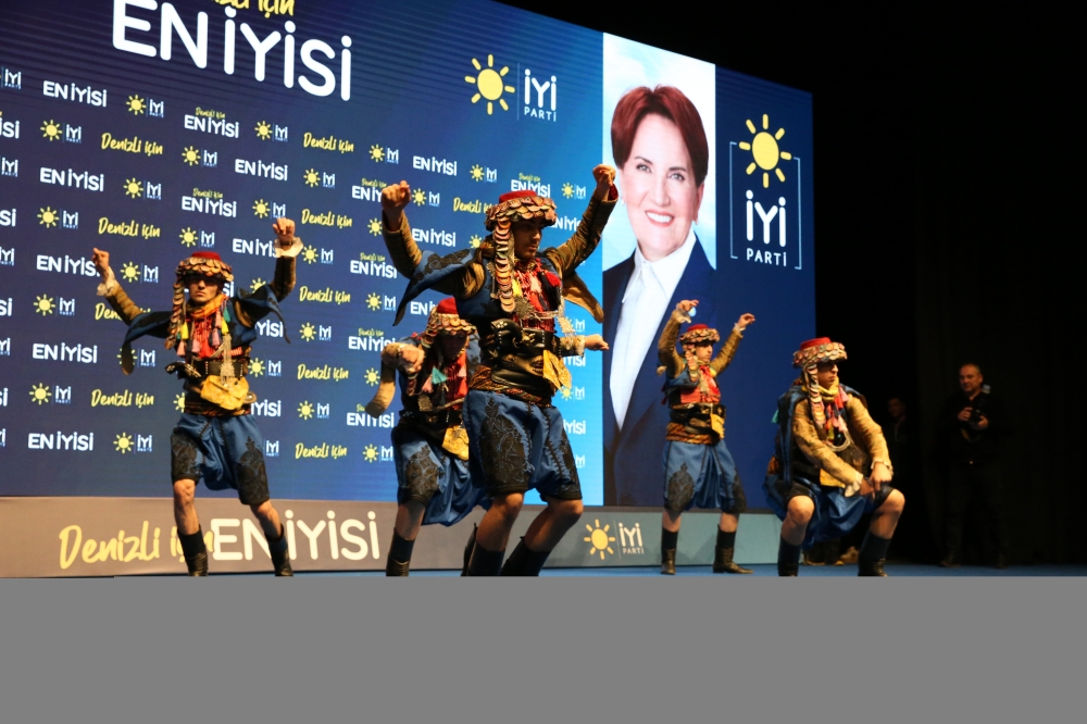 İYİ Parti Genel Başkanı Akşener, Denizli'de partisinin adaylarını tanıttı