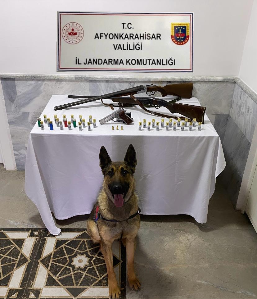 Afyonkarahisar'da 3 adet ruhsatsız silah ve mermi ele geçirildi