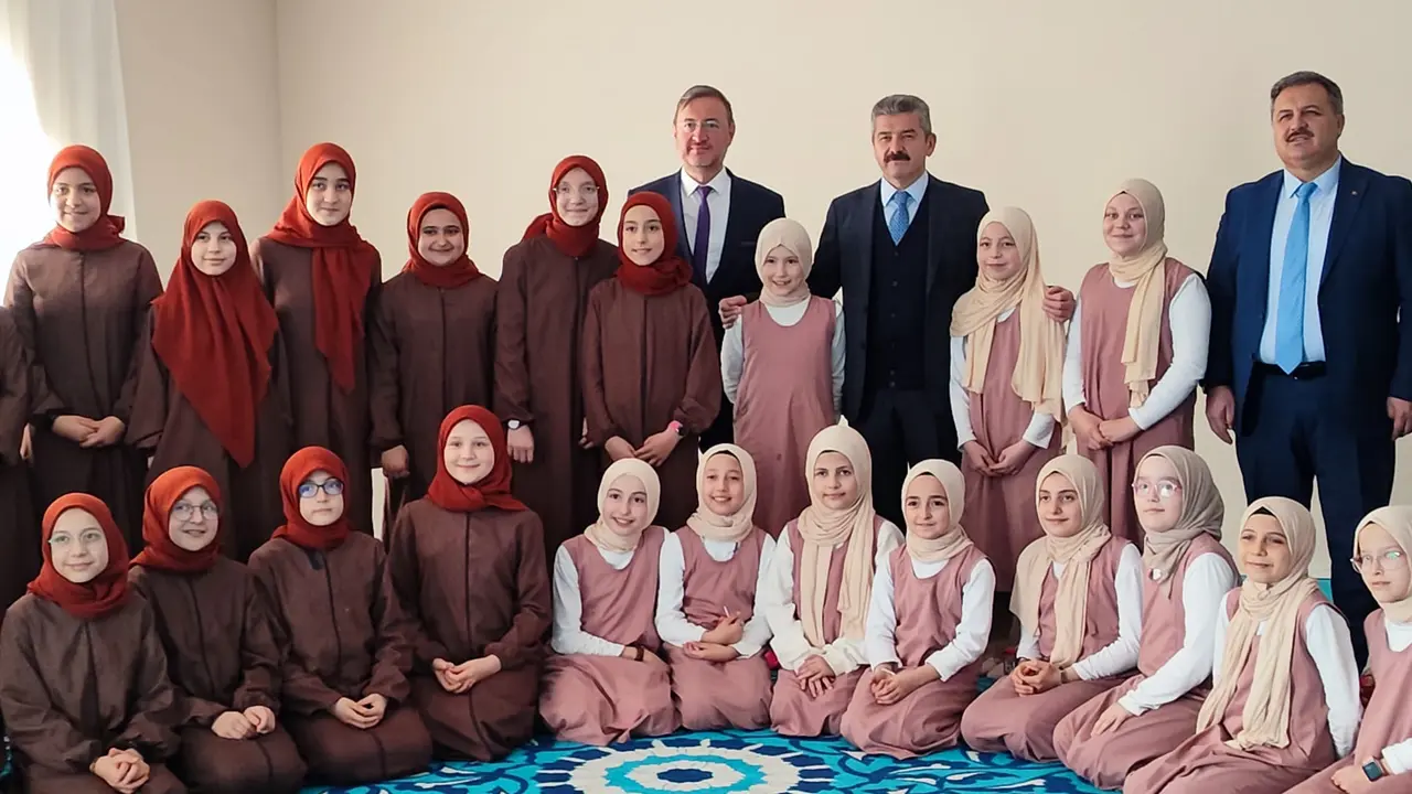 Vali Ergün Kur'an Kursunu Ziyaret etti