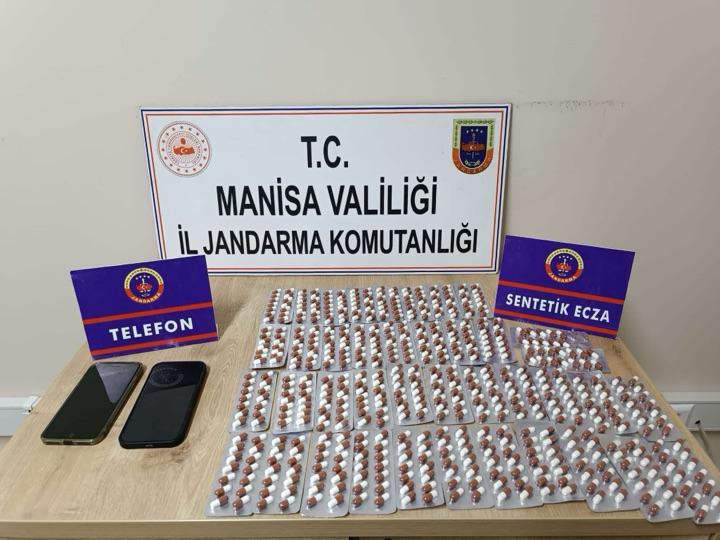 Manisa'da uyuşturucu operasyonunda 12 kişi yakalandı