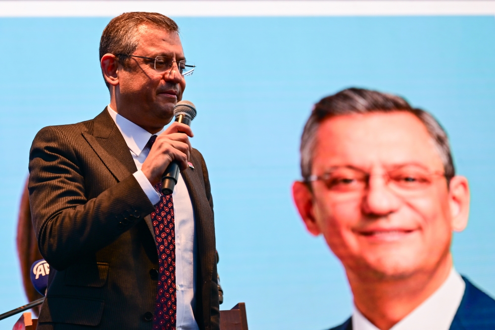 CHP Genel Başkanı Özel, İzmir'de halk buluşması etkinliğine katıldı