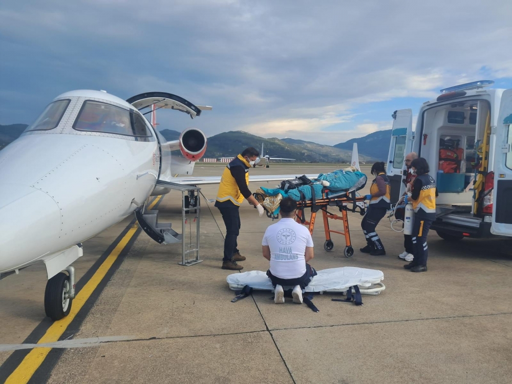 Muğla'da yaralanan işçi ambulans uçakla Kocaeli'ye sevk edildi