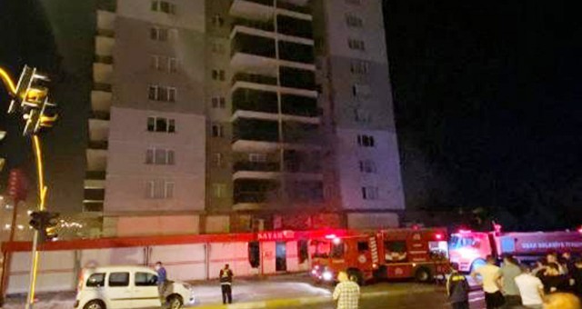 Sayar Alışveriş Merkezinde Çıkan Yangın Korkuttu