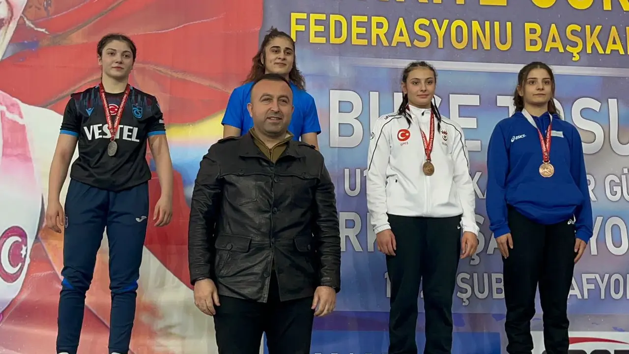 Uşaklı Tuğba Aktaş, U17 Kadınlar Güreş Türkiye Şampiyonasında 3. Oldu!