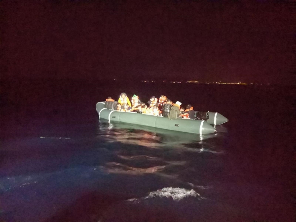 İzmir açıklarında 39 düzensiz göçmen kurtarıldı