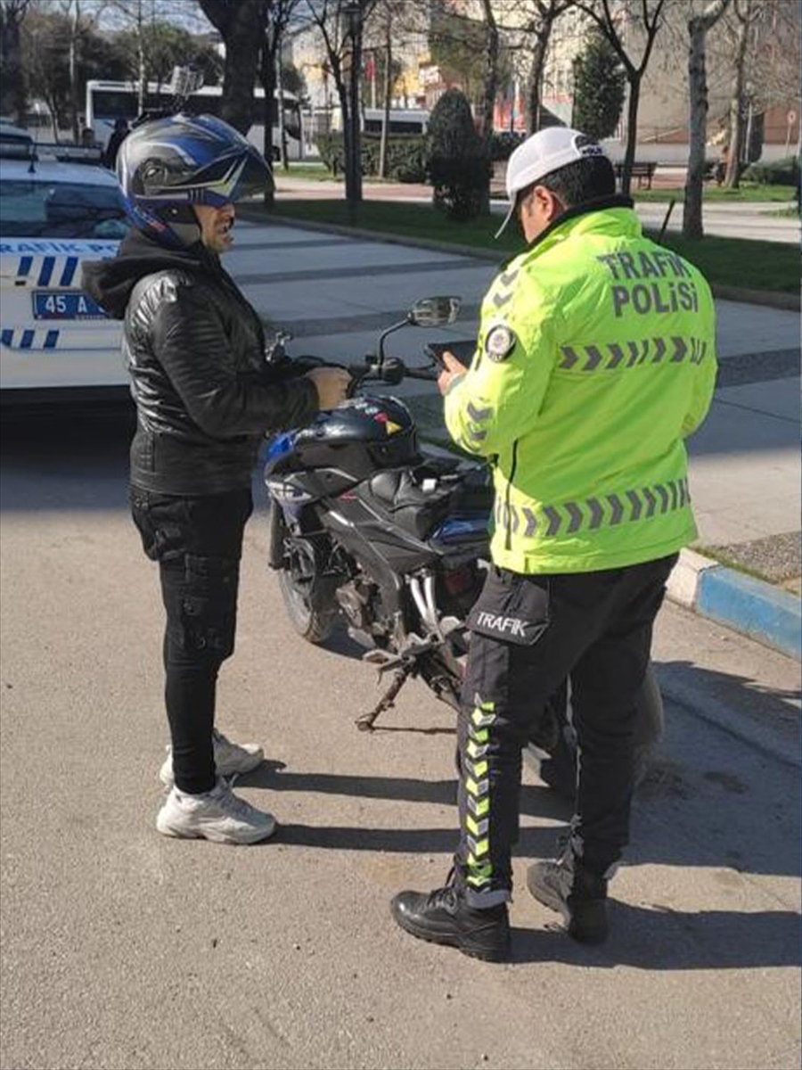 Manisa'da 312 Motosiklet Sürücüsüne 681 Bin Lira Para Cezası