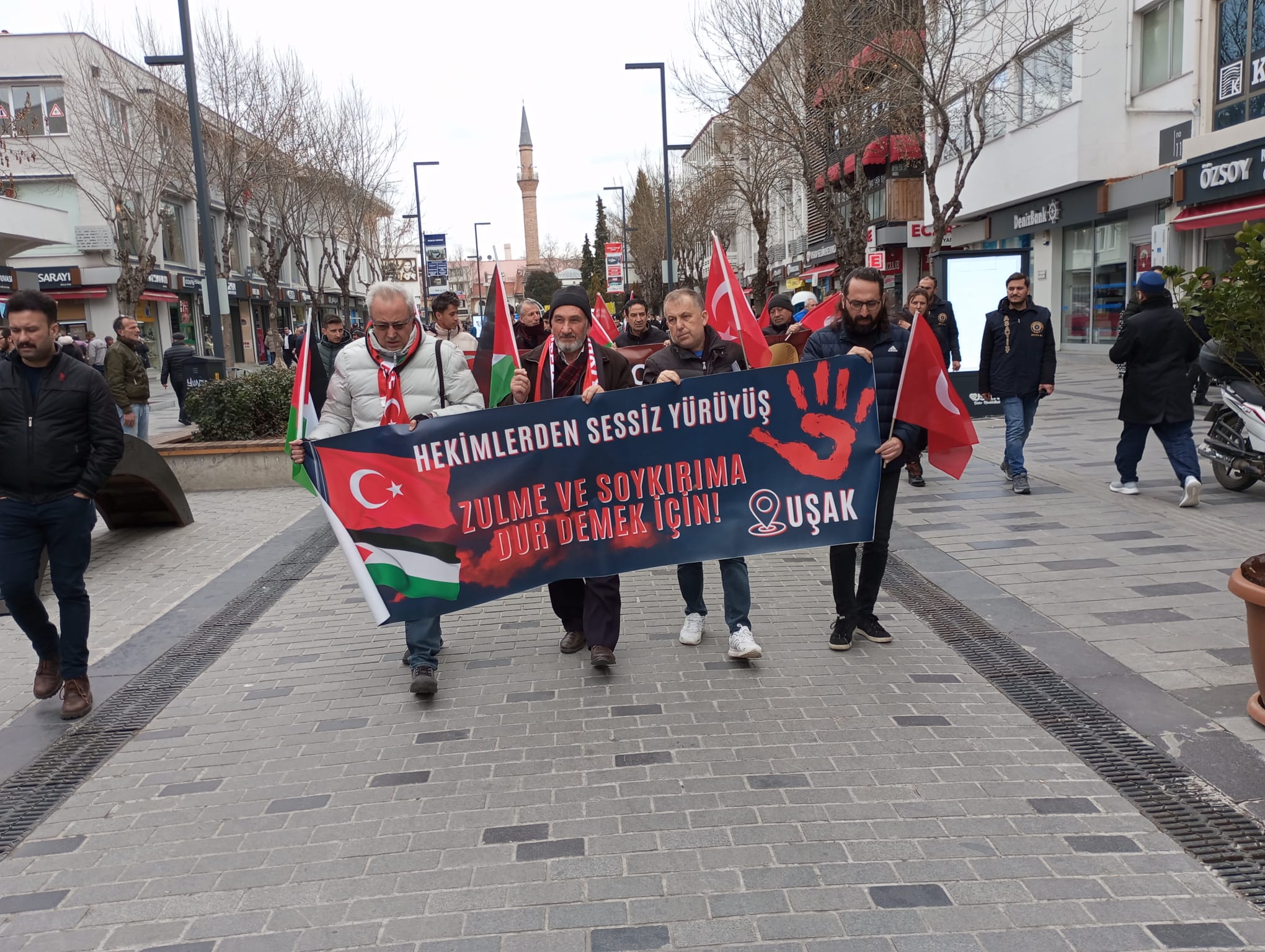 Uşaklı Doktorlar 1 Aydır Filistin İçin Yürüyor
