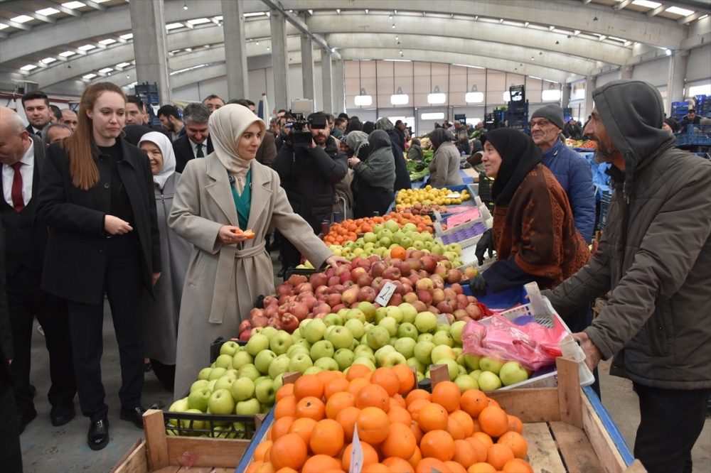 Bakan Göktaş, Afyonkarahisar'da esnaf ziyaretinde bulundu