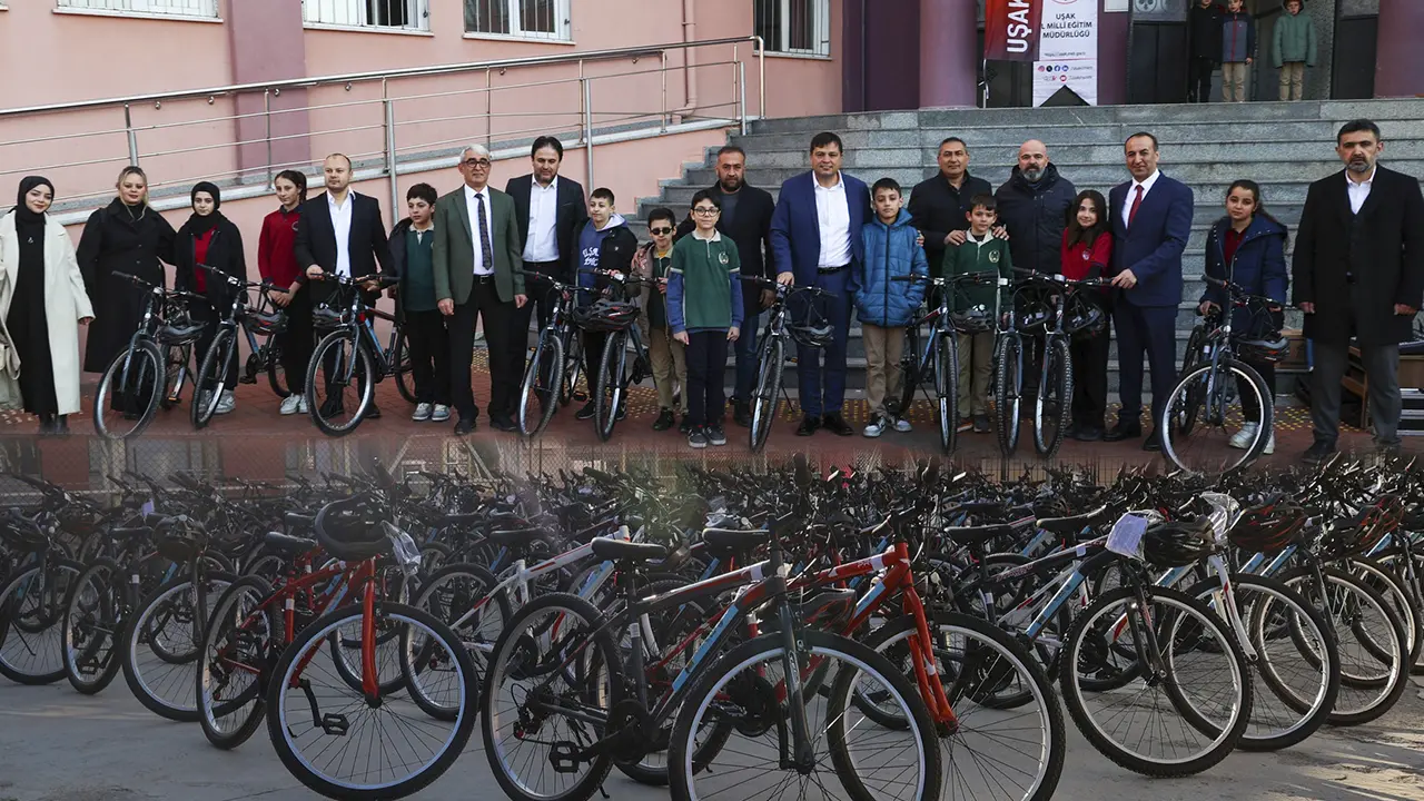 Başkan Çakın, 100 Öğrenciye Bisiklet Dağıttı