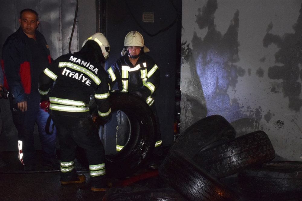 Manisa'da lastik tamirhanesinde çıkan yangın söndürüldü