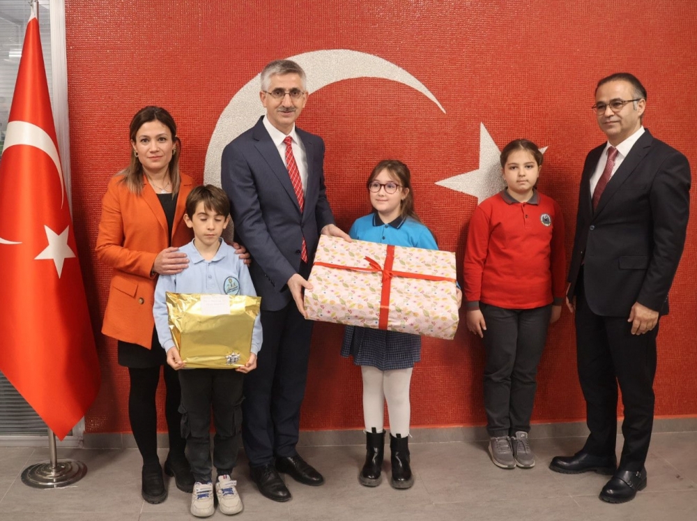 İzmir'de öğrenciler Filistin'deki zulmü resimlerle anlattı