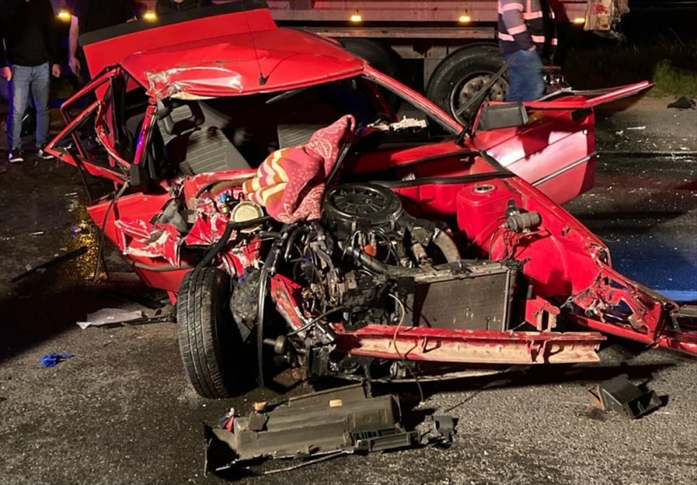 Aydın'da bir tır ve iki otomobilin çarpışması sonucu 1 kişi öldü