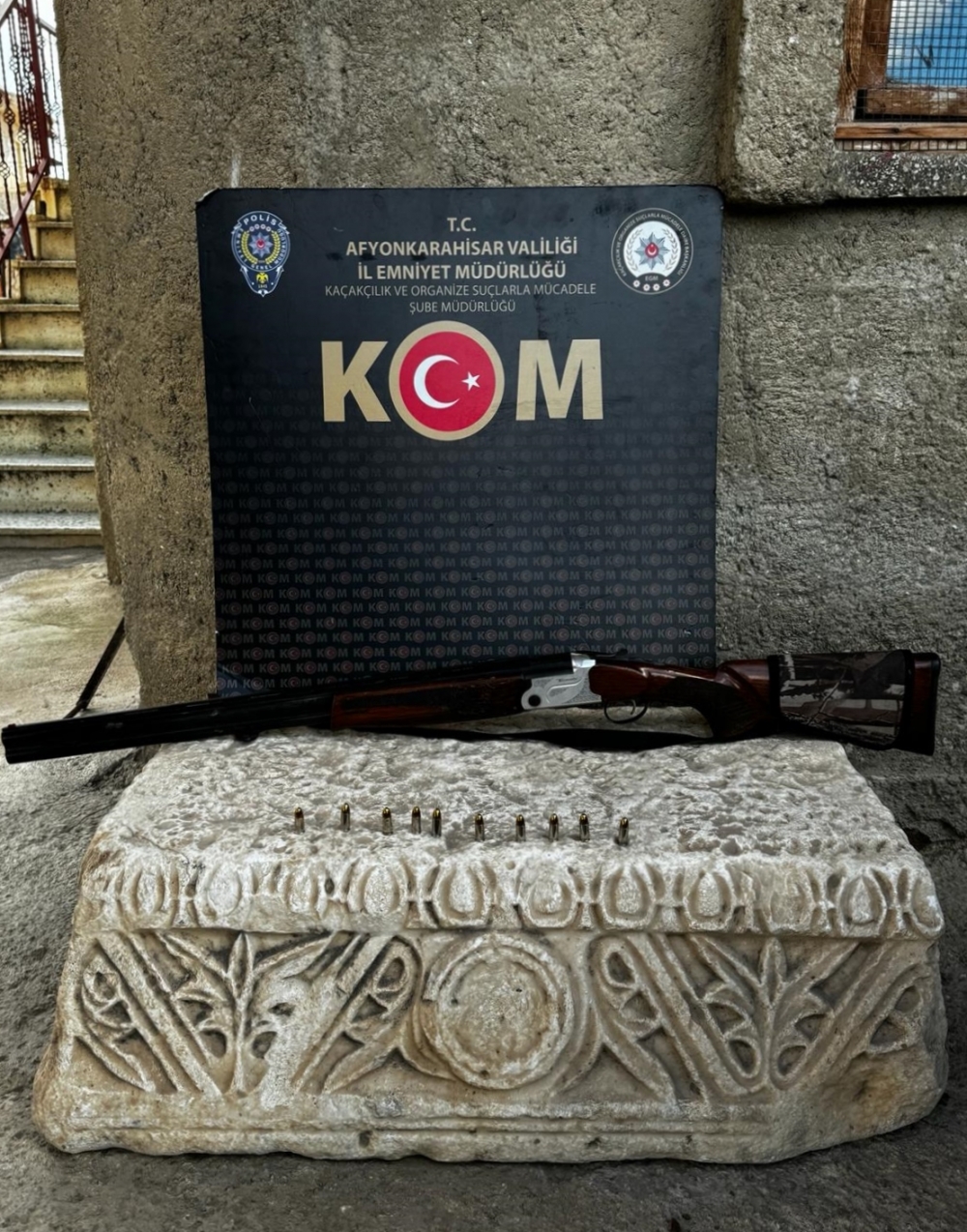Afyonkarahisar'da tarihi eser kaçakçılığı operasyonunda 2 şüpheli yakalandı