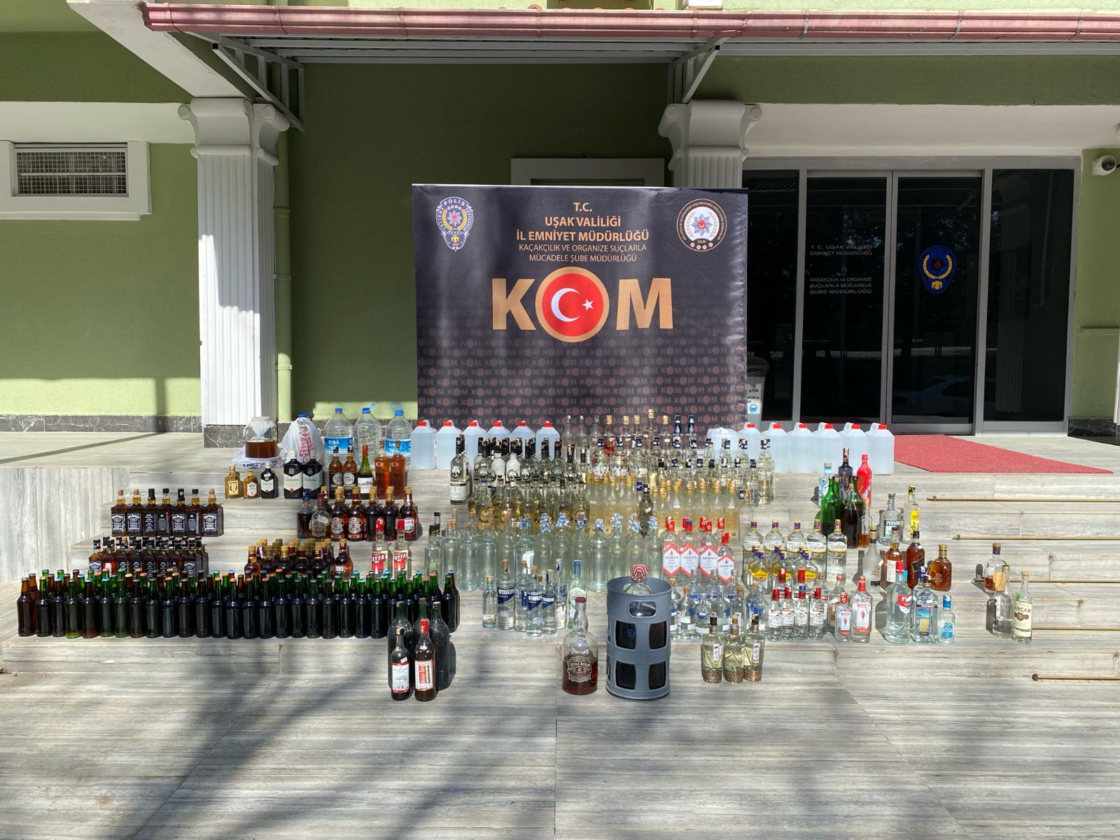 Uşak Emniyetinden Kaçak Alkole Darbe