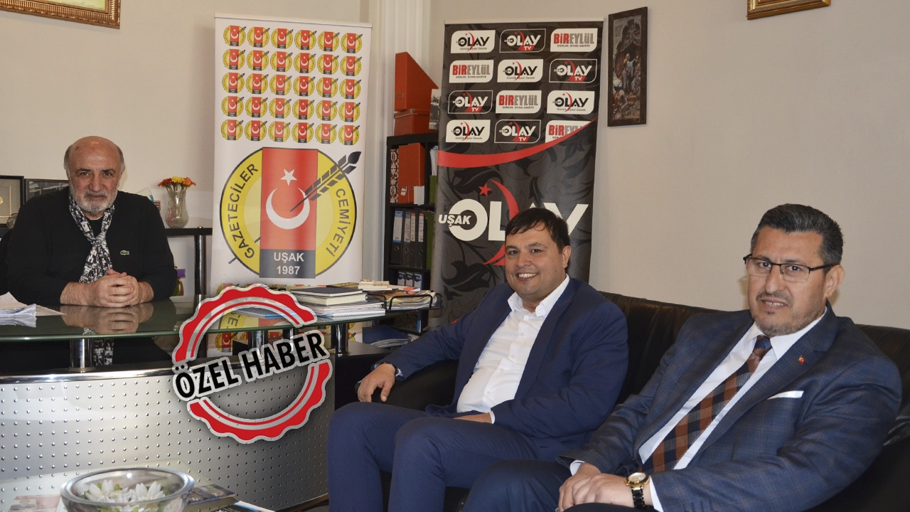 “Al Birini Vur Ötekine” Afişi Muhammet Gür’ün Üslubu Değil, Birileri Akıl Vermiş"