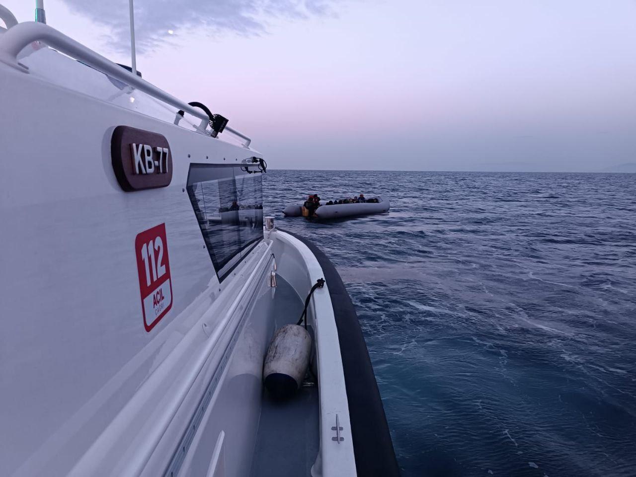 İzmir açıklarında 21 düzensiz göçmen kurtarıldı