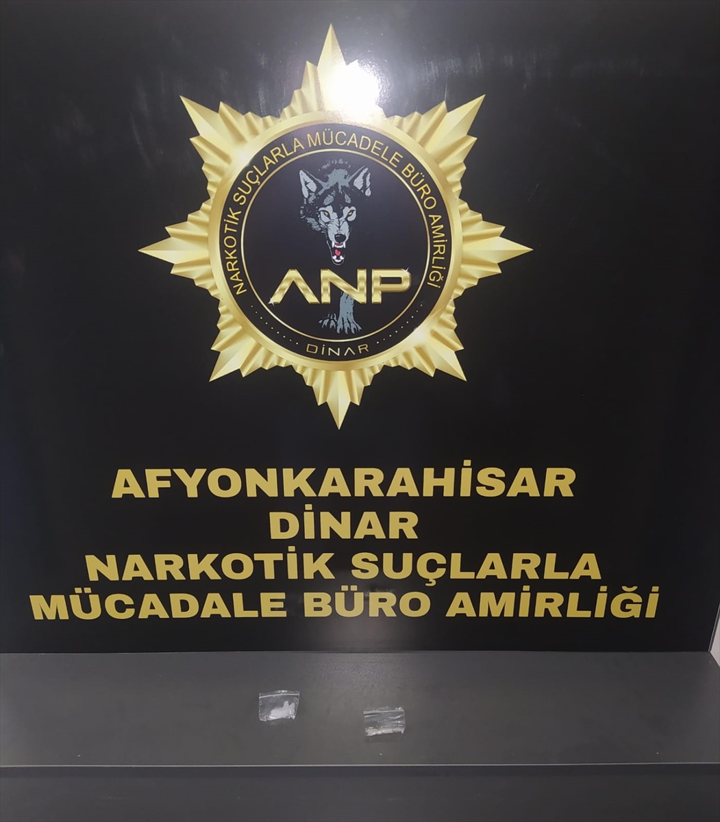 Dinar'da araçlarında uyuşturucu ele geçirilen 3 şüpheli yakalandı