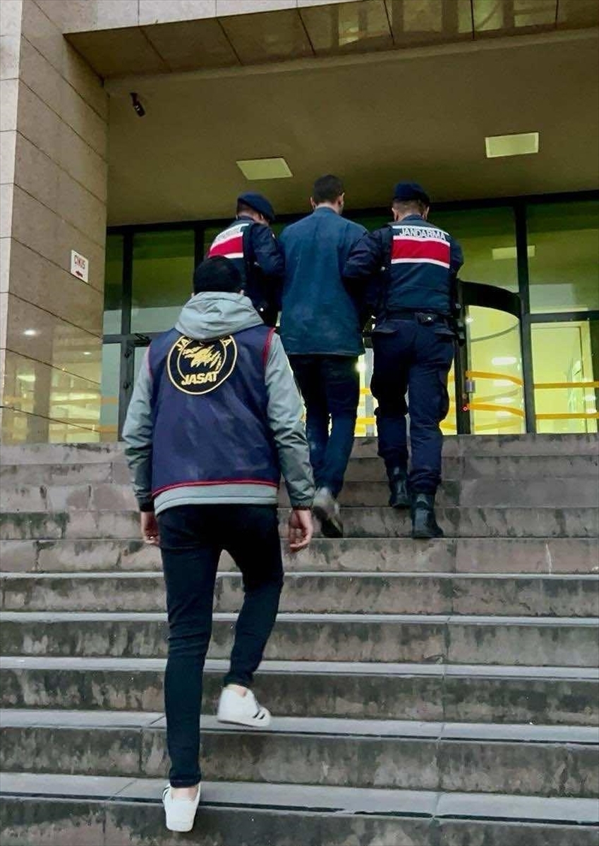 İzmir'de firari 5 hükümlü yakalandı