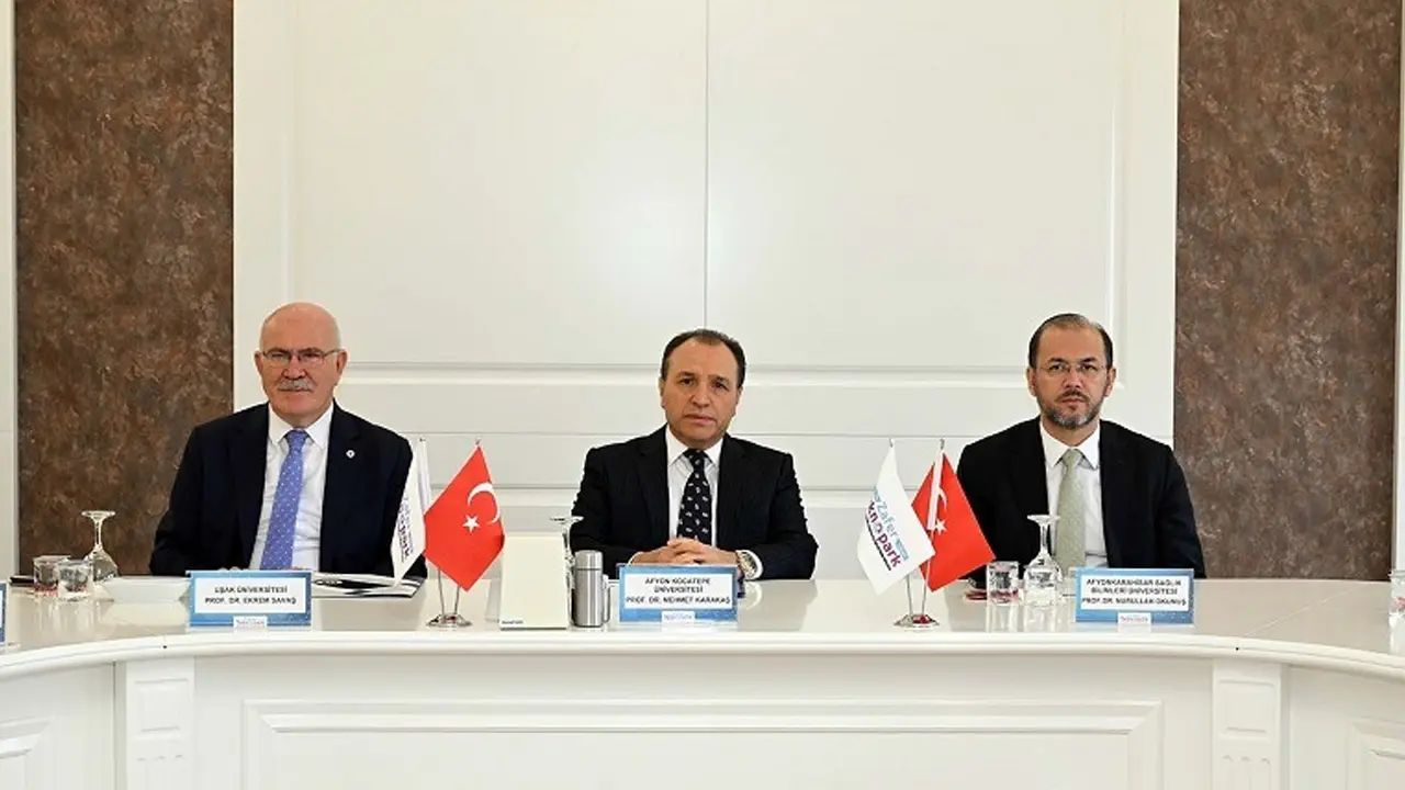 Uşak Üniversitesi Rektörü Savaş, Zafer Teknopark Yönetim Kurulu Toplantısına Katıldı