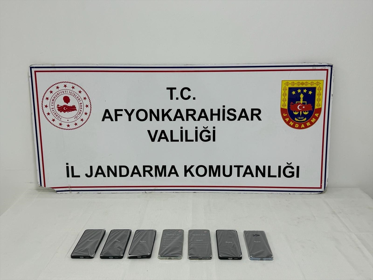 Afyonkarahisar'da kaçak cep telefonu operasyonunda bir şüpheli gözaltına alındı