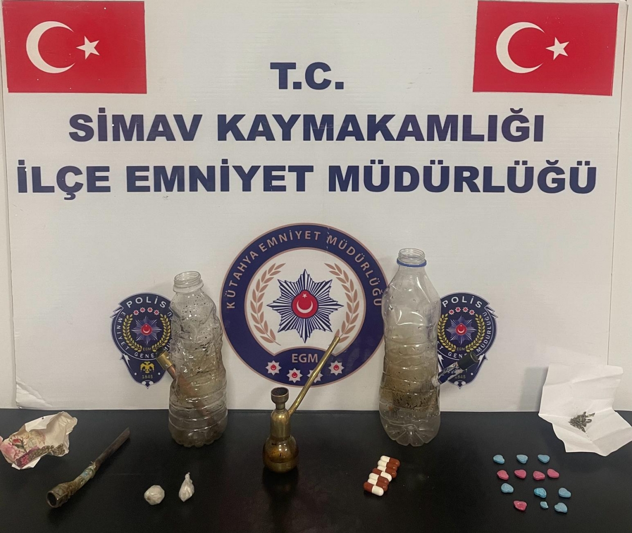 Kütahya'da uyuşturucu operasyonunda yakalanan 3 zanlı tutuklandı