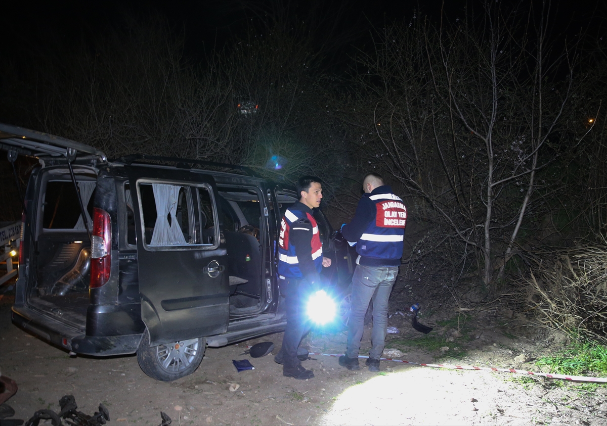 Şarampole devrilen hafif ticari aracın sürücüsü Ramazan Gökçen öldü