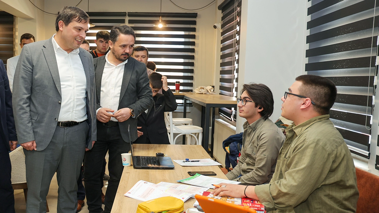 Genç Kuşak Akademi Uşak’ta Gençlere Yeni Nesil Eğitim Sunacak