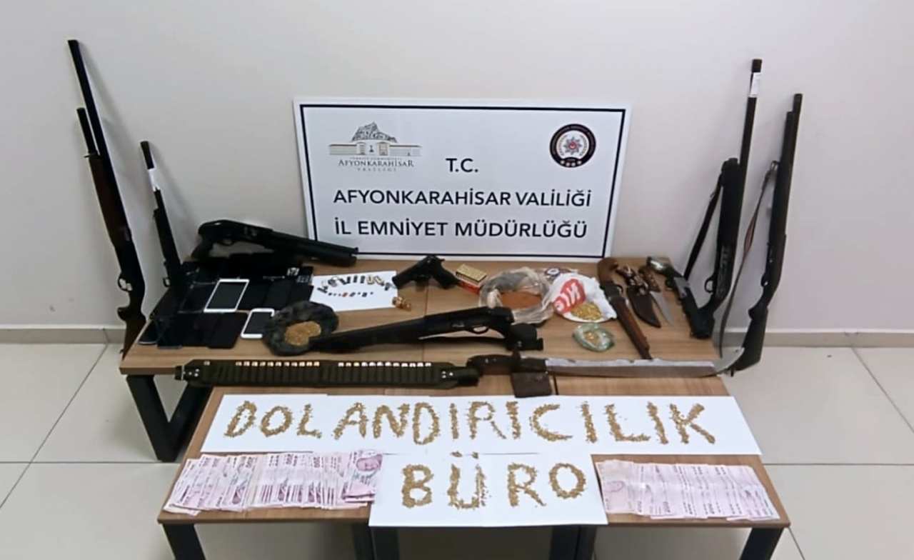 Afyon Çay'da Sosyal Medya Dolandırıcılığı İddiasıyla 19 Kişi Gözaltına Alındı
