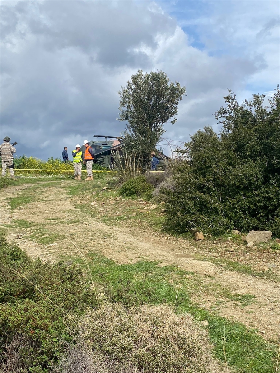 İzmir'de teknik arıza nedeniyle acil iniş yapan askeri helikopterdeki bir personel yaralandı