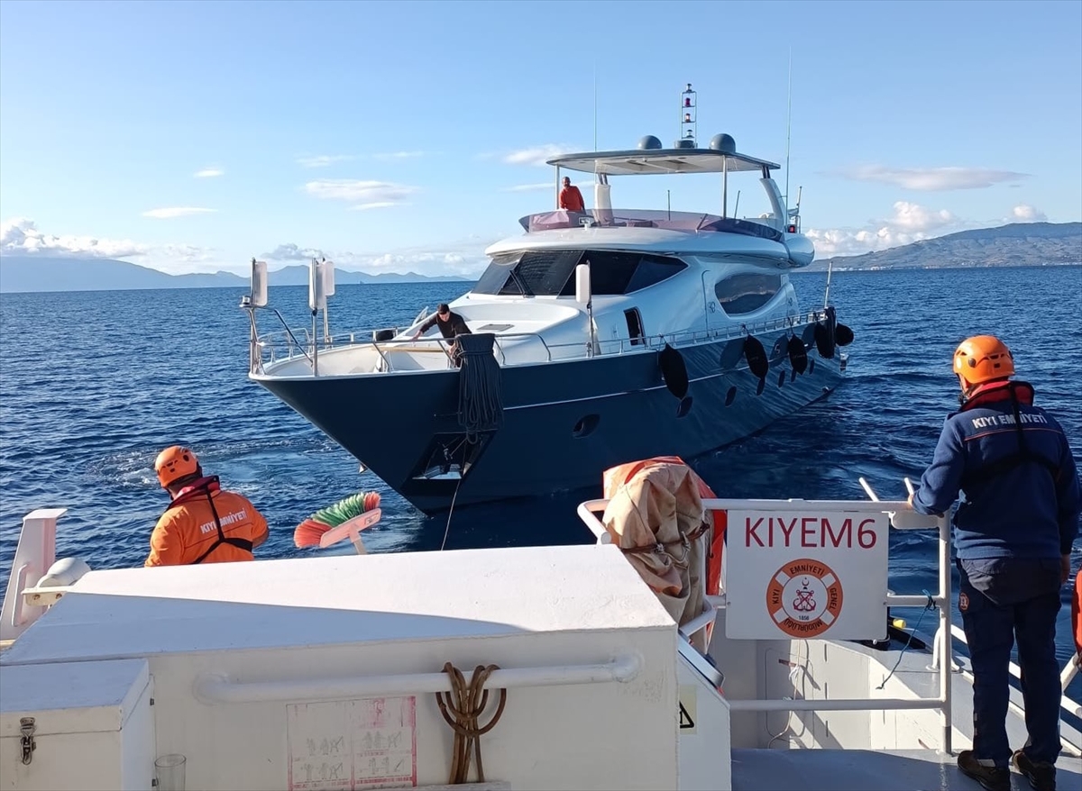 Bodrum Karaada açıklarında sürüklenen teknedeki 2 kişi kurtarıldı