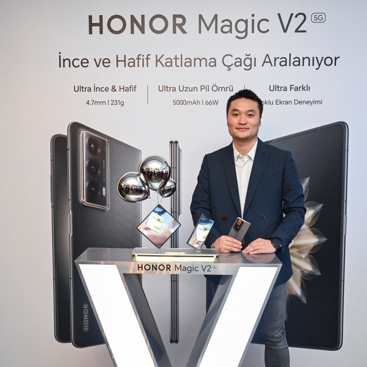Honor Magic V2 Türkiye'de satışa sunuldu