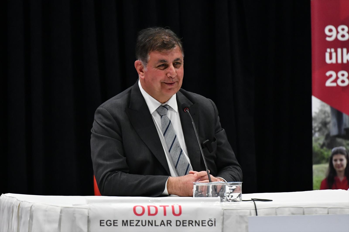 CHP'nin İzmir adayı Tugay, ODTÜ Ege Mezunlar Derneği söyleşisine katıldı