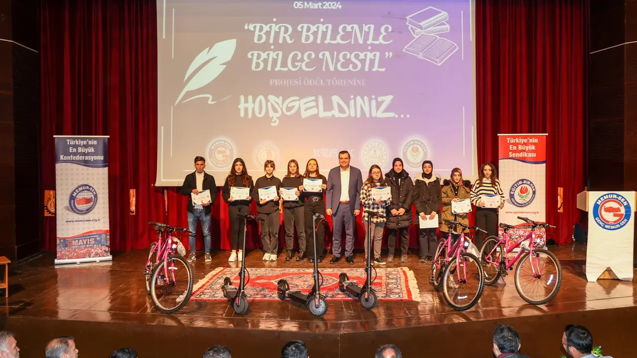 Uşak’ta Dereceye Giren Öğrencilere Ödülleri Verildi