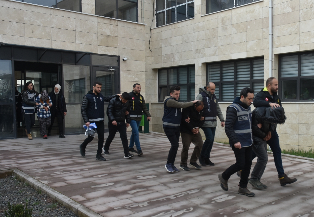 Afyonkarahisar Çay'da Dolandırıcılık İddiasıyla 19 Zanlı Adliyede