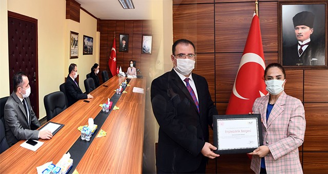VALİ FUNDA KOCABIYIK “ENGELLİ VATANDAŞLARIMIZIN HAYATA DÂHİL EDİLMESİNDEN VE MUTLU OLMALARINDAN HEPİMİZ MESULÜZ.”