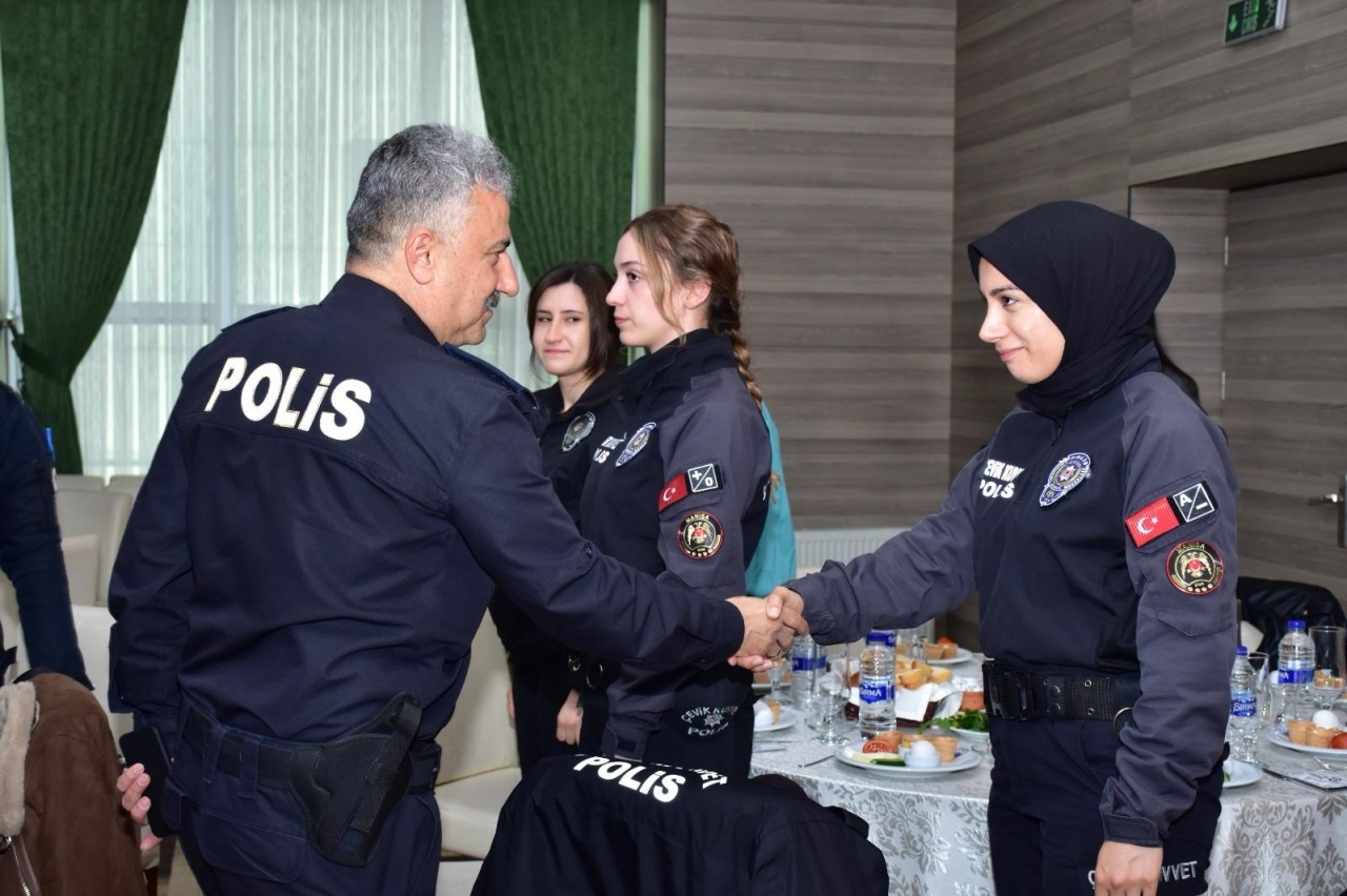 Manisa İl Emniyet Müdürü Aktaş, kadın polislerin gününü kutladı