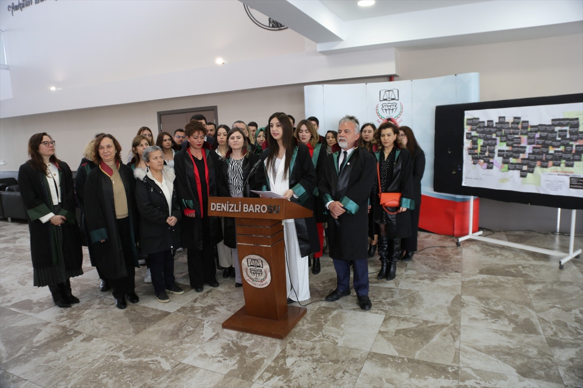Denizli'de avukatlar Dünya Kadınlar Günü nedeniyle basın açıklaması yaptı