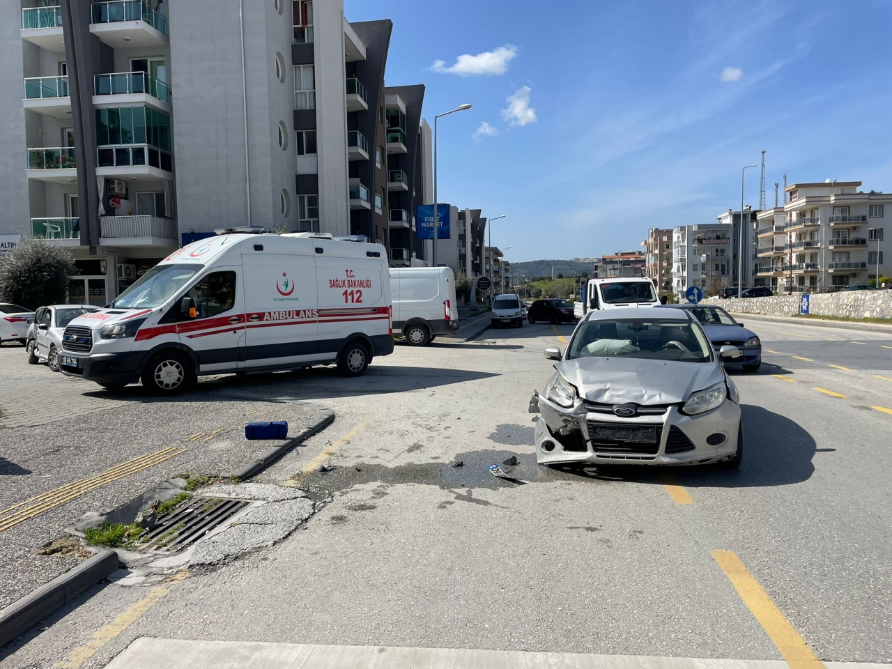 Aydın'da iki otomobilin çarpışması sonucu 2 kişi yaralandı