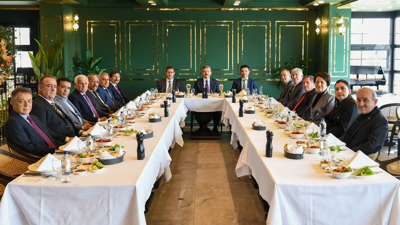 Vali Ergün Süresi Dolan Meclis Üyeleri İle Yemek Yedi